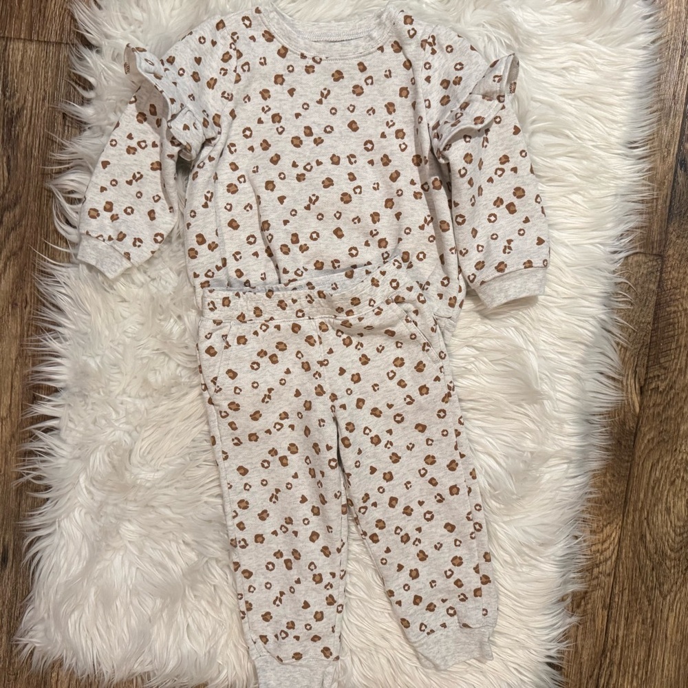Child of Mine‎ Carter’s Toddler 2T Leopard Fleece Ruffle Sweatshirt & Jogger Set